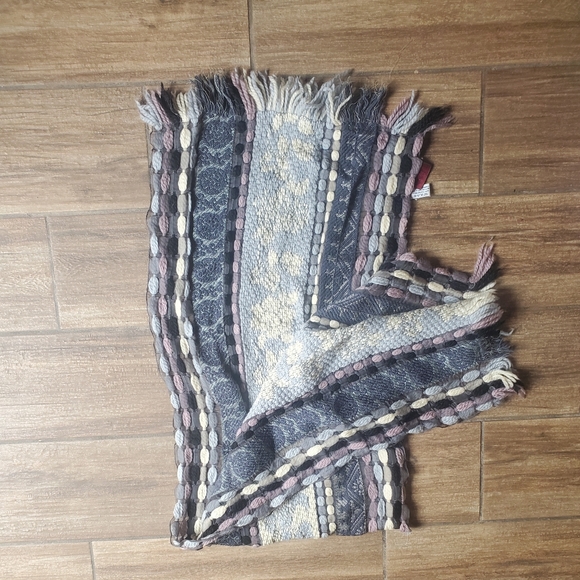 Kenzo Made in Italy Wool and Silk Scarf. - Picture 9 of 16